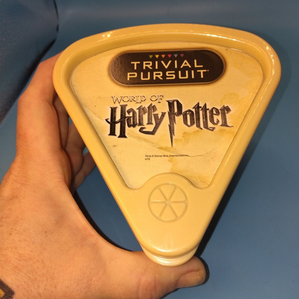 Trivial Pursuit World of Harry Potter Quick Play Edition Trivia Game Travel Case